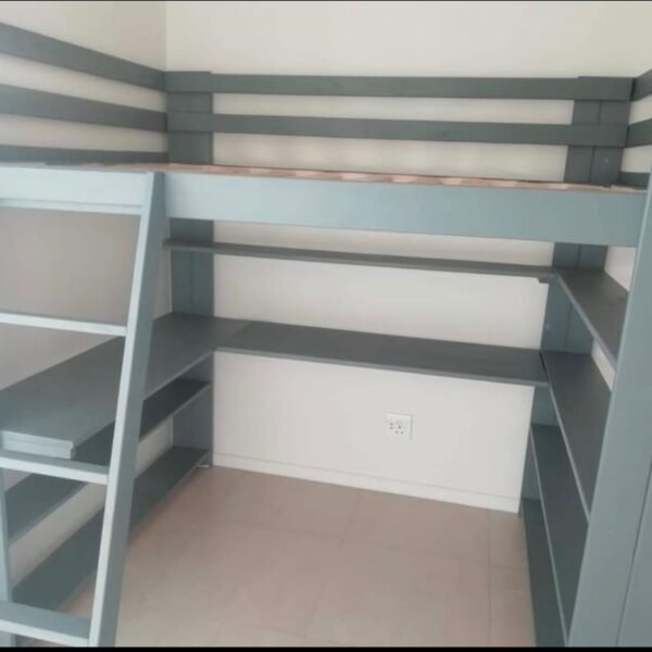 Top bed with bookshelf and toy shelves