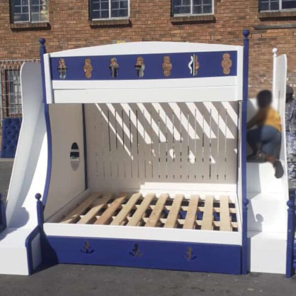 Customized modern tribunk bed