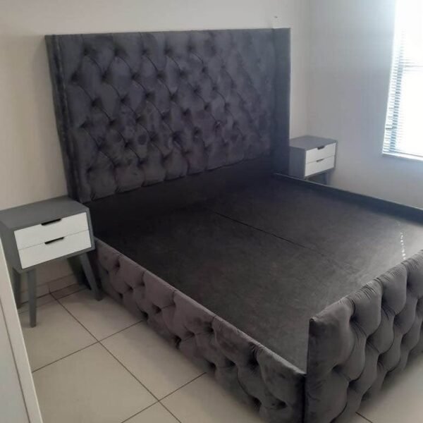 Buttoned upholstered bedset