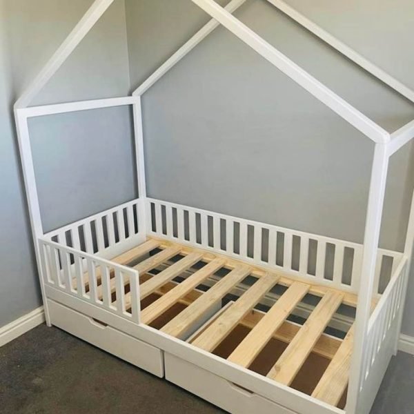 kids bed with house design